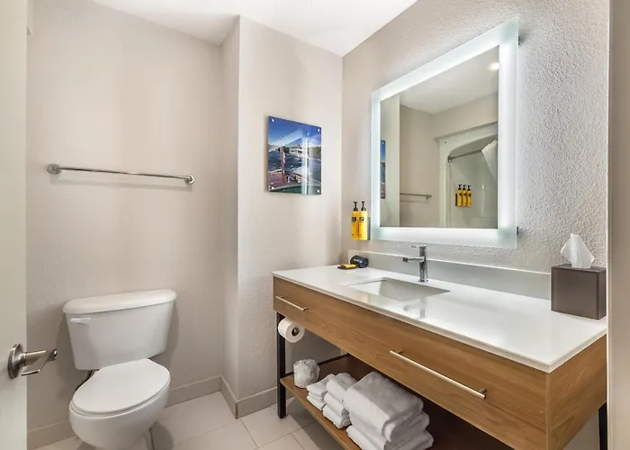 Best Western Plus 1000 Islands Hotel & Suites- Newly Renovated